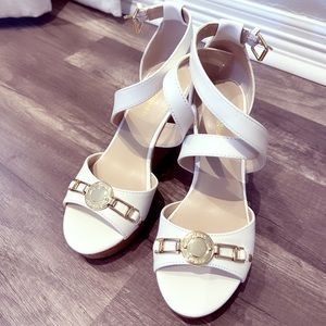 Marc fisher heels sandals in white worn once like new size 6,5